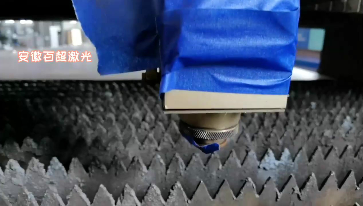 【安徽百超激光】現(xiàn)場更換準(zhǔn)直保護(hù)鏡的方法和注意事項(xiàng)